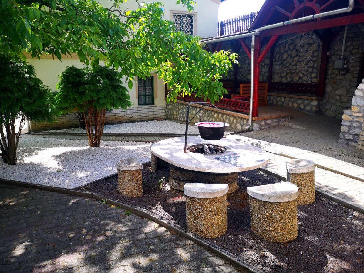 Bed and Breakfast Zoeld Sziget Wellness à Egerszalók Extérieur photo